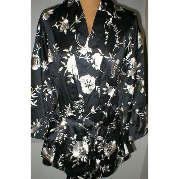 NWT New Designer Natori Wrap Robe Womens S Silky Satin Flowers White Black Short - Picture 1 of 10